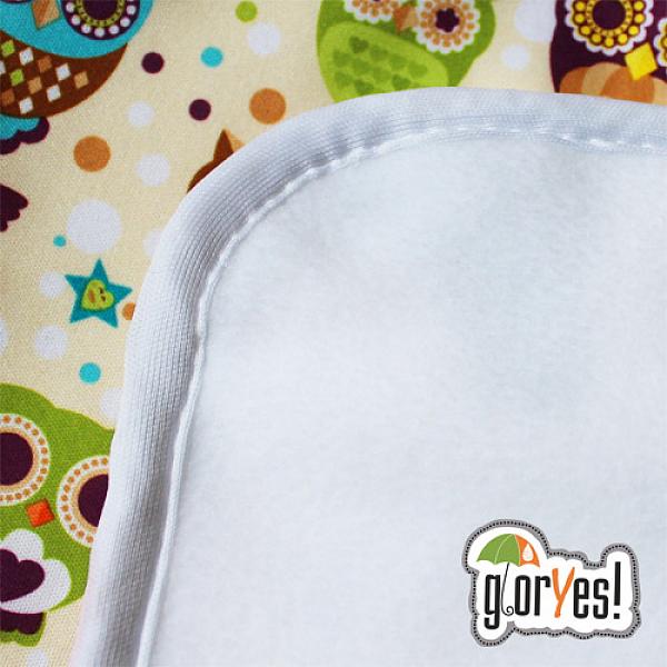 Впитывающая пеленка GlorYes! Совы 120х100 см Впитывающая пеленка GlorYes! Совы 120х100 смПеленки<br><p>Каждый раз, когда ваш малыш оказывается без подгузника (например, <strong>во время смены подгузника</strong>, <strong>принятия воздушных ванн</strong> или <strong>сна без подгузника</strong>), его можно положить на нежную впитывающую пеленку GlorYes! С такой мягкой дышащей пеленкой вы с удовольствием откажетесь от затратных одноразовых пеленок из аптек!</p><br><br><p><strong>непромокаемый и дышащий внешний слой</strong> с красивыми расцветками &ndash; кровати и диваны надежно защищены, кожа ребенка не преет, и малыш не потеет<br /><br><strong>мягкий и сухой внутренний слой</strong> (микрофлис) - пеленка сухая на ощупь после использования<br /><br><strong>впитывающий промежуточный слой</strong> (микрофибра) - быстро впитывает много влаги<br /><br><strong>приятная</strong> на ощупь, <strong>не шуршит</strong>, как клеенка<br /><br><strong>легко стирается</strong><br /><br>выдерживает более 2000 стирок, не линяет и не теряет яркости<br /><br><strong>размер</strong>: 120x100 см &ndash; для малышей постарше; малышей, которые спят на большой кровати и для взрослых</p><br><br><p><strong>Как ухаживать? </strong></p><br><br><p>1) постирайте перед использованием. Максимальная впитываемость приобретается после 3-4 стирок<br /><br>2) стирать при температуре не выше 40&deg;С<br /><br>3) стирать со средством без содержания мыла<br /><br>4) обязательно застирывайте пеленку сразу после использования (после покака с жидким мылом, после пописа просто в теплой воде), чтобы не появился запах. После постирайте в машине или на руках со средством для стирки без мыла в составе в любое время<br /><br>5) рекомендуется добавлять при стирке любое отбеливающее средство без хлора<br /><br>6) Можно отжимать в машине при высоких оборотах<br /><br>7) не гладить<br /><br>8) не сушить на батарее<br /><br>9) чтобы пеленка высохла быстрее, можно положить ее горизонтально</p><br><br><p><strong>Состав:</strong> 100% полиэстер</p><br><br><p>Скачайте полную&nbsp;инструкцию&nbsp;по использованию продукции GlorYes! <a href=/download/Instruction GlorYes.pdf target=_blank>здесь</a> и прочитайте ответы на&nbsp;частые вопросы <a href=/index.php?route=pavblog/category&amp;id=27 target=_blank>здесь</a></p><br>