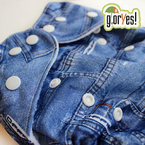 Многоразовый подгузник GlorYes! для приучения к горшку Джинс 3-15 кг + два вкладыша Многоразовый подгузник GlorYes! для приучения к горшку Джинс 3-15 кг + два вкладышаМногоразовые подгузники<br><p><strong>Кто выбирает:&nbsp;</strong>родители малышей, которым пора начать приучаться к горшку.</p><br><br><p>Многоразовый бамбуковый подгузник для приучения к горшку &ndash; впитывающий подгузник с натуральным бамбуковым слоем.<strong> Бамбук, намокая, становится влажным и создает дискомфорт, необходимый для более быстрого приучения к горшку</strong>. Бамбук полезен для кожи, заживляет ранки и лечит аллергию.</p><br><br><p><strong>Надёжная защита от протекания:</strong> дышащий водонепроницаемый верхний слой<br /><br><strong>Влажные внутри при использовании: </strong>натуральный внутренний слой из бамбука становится влажным, создавая дискомфорт, необходимый для приучения к горшку. Также бамбук восстанавливает кожу и заживляет ранки.<br /><br><strong>Вкладыши: </strong>два вкладыша в комплекте<br /><br><strong>Резинки вокруг ножек: </strong>классический шов<br /><br><strong>Когда использовать:</strong> днем во время бодрствования, летом на прогулку. Не рекомендуется использовать на ночь и на прогулку зимой.<br /><br><strong>Кому: </strong>для малышей от 3 до 15&nbsp;кг, с рождения до 3&nbsp;лет<br /><br><strong>Время использования:</strong>&nbsp;2-3&nbsp;часа</p><br><br><p><strong>Чем этот подгузник отличается от других типов? Прочитайте сравнение <a href=/diaperss target=_blank>здесь</a>.</strong></p><br><br><p><strong>Как ухаживать? </strong></p><br><br><p>1) постирайте перед использованием. Максимальная впитываемость приобретается после 3-4 стирок<br /><br>2) вынимайте вкладыши из подгузника перед стиркой&nbsp;<br /><br>3) стирать при температуре не выше 40&deg;С<br /><br>4) стирать со средством без содержания мыла в составе<br /><br>5) обязательно застирывайте подгузник сразу после использования (после покака с жидким мылом, после пописа просто в теплой воде), чтобы не появился запах. После постирайте в машине или на руках со средством для стирки в любое время&nbsp;<br /><br>6) рекомендуется добавлять при стирке любое отбеливающее средство без хлора<br /><br>7) можно отжимать в машине при максимальных оборотах<br /><br>8) не гладить<br /><br>9) не сушить подгузник на батарее (вкладыш можно)</p><br><br><p><strong>Состав:</strong>&nbsp;подгузник:&nbsp;60% бамбуковое волокно, 40% полиэстер; вкладыши: 100% полиэстер</p><br><br><p><strong><strong>Скачайте полную&nbsp;инструкцию&nbsp;по использованию продукции GlorYes! <a href=/download/Instruction GlorYes.pdf target=_blank>здесь</a> и прочитайте ответы на&nbsp;частые вопросы <a href=/index.php?route=pavblog/category&amp;id=27 target=_blank>здесь</a>.</strong></strong></p><br>