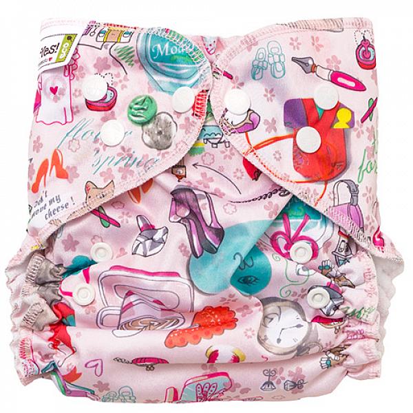 Многоразовый подгузник GlorYes! CLASSIC+ Модница 3-18 кг + два вкладыша Многоразовый подгузник GlorYes! CLASSIC+ Модница 3-18 кг + два вкладышаМногоразовые подгузники<br><p><strong>Кто выбирает:&nbsp;</strong>родители, которые хотят сэкономить и получить все базовые функции многоразового&nbsp;подгузника с красивыми расцветками и более мягкими резинками вокруг ножек.</p><br><br><p>Многоразовый классический подгузник Classic+ &ndash; <strong>экономный вариант многоразового подгузника GlorYes!&nbsp;</strong>Яркие рисунки, надежная защита от протеканий,<strong> удобная выкройка с мягкими резинками</strong> и привлекательная цена &ndash; все это делает подгузник Classic+ хорошим выбором на все случаи.</p><br><br><p><strong>Надёжная защита от протекания:</strong> дышащий водонепроницаемый верхний слой<br /><br><strong>Сухость для малыша:</strong> сухой и мягкий внутренний слой<br /><br><strong>Вкладыши: </strong>два вкладыша в комплекте<br /><br><strong>Мягкие резинки </strong>вокруг ножек и по талии:<strong> </strong>новый дизайн для максимально комфортного прилегания<br /><br><strong>Экономия:</strong> идеальное соотношение свойств и цены<br /><br><strong>Когда использовать:</strong> днём, на дневной и ночной&nbsp;сон, на прогулку, для плавания (без использования вкладыша)<br /><br><strong>Кому: </strong>для малышей от 3 до 18&nbsp;кг, с рождения до 4&nbsp;лет<br /><br><strong>Время использования:</strong>&nbsp;2-3&nbsp;часа</p><br><br><p>Чем этот подгузник отличается от других типов? Прочитайте сравнение <a href=/diaperss target=_blank>здесь</a>.</p><br><br><p><strong>Как ухаживать? </strong></p><br><br><p>1) постирайте перед использованием. Максимальная впитываемость приобретается после 3-4 стирок<br /><br>2) вынимайте вкладыши из подгузника перед стиркой&nbsp;<br /><br>3) стирать при температуре не выше 40&deg;С<br /><br>4) стирать со средством без содержания мыла в составе<br /><br>5) обязательно застирывайте подгузник сразу после использования (после покака с жидким мылом, после пописа просто в теплой воде), чтобы не появился запах. После постирайте в машине или на руках со средством для стирки в любое время&nbsp;<br /><br>6) рекомендуется добавлять при стирке любое отбеливающее средство без хлора<br /><br>7) можно отжимать в машине при максимальных оборотах<br /><br>8) не гладить<br /><br>9) не сушить подгузник на батарее (вкладыш можно)</p><br><br><p><strong>Состав:</strong>&nbsp;100% полиэстер</p><br><br><p>Скачайте полную&nbsp;инструкцию&nbsp;по использованию продукции GlorYes! <a href=/download/Instruction GlorYes.pdf target=_blank>здесь</a> и прочитайте ответы на&nbsp;частые вопросы <a href=/index.php?route=pavblog/category&amp;id=27 target=_blank>здесь</a>.</p><br>